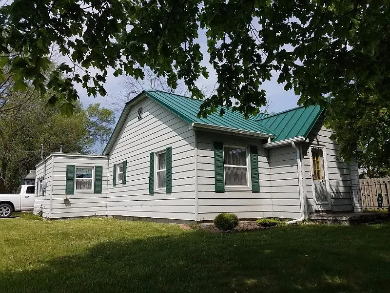 1087 N Scheurmann Rd photo 1