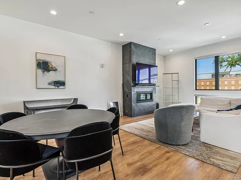 4294 E 8th Pl — Photo 3