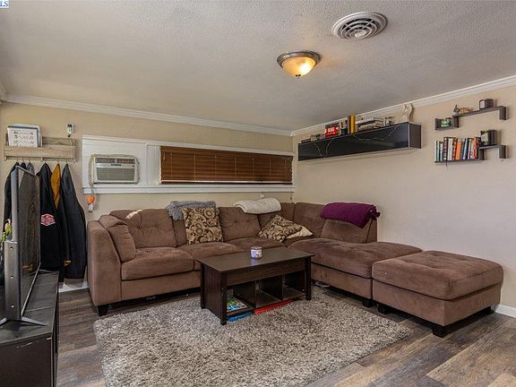 3rd image of 1201 Potter Ave