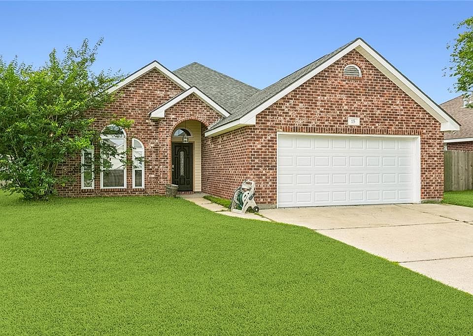 1st image of 15 Oxford Dr