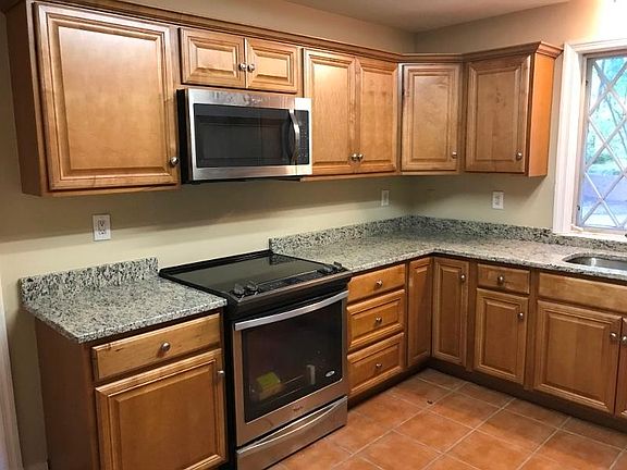 4th image of 211 Riverwood Dr