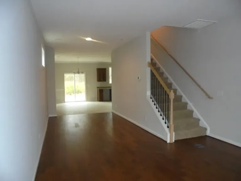 245 Claudia Dr — Photo 2