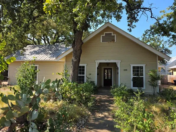 109 W Travis St, Fredericksburg, TX 78624