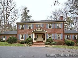 11 Stuyvesant Cres, Asheville, NC 28803