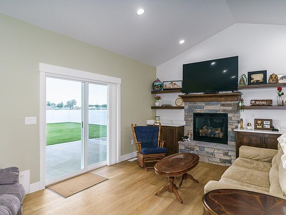 5th image of 11835 Devonshire Dr