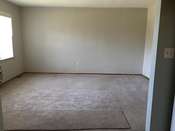 2nd image of 2418 Broadmoor Dr