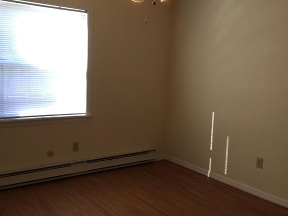 5th image of 1002 W Hughes St APT 4
