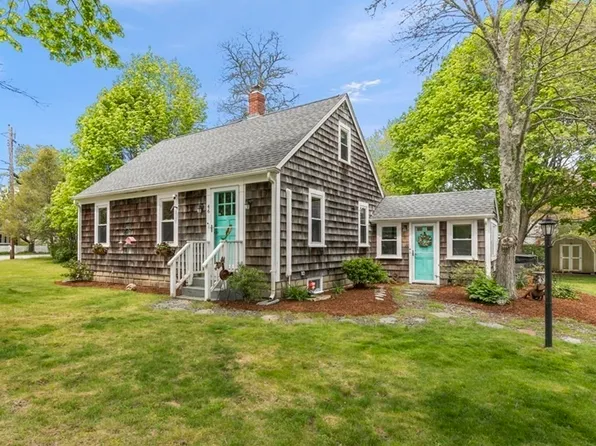 46 Acushnet Rd, Mattapoisett, MA 02739