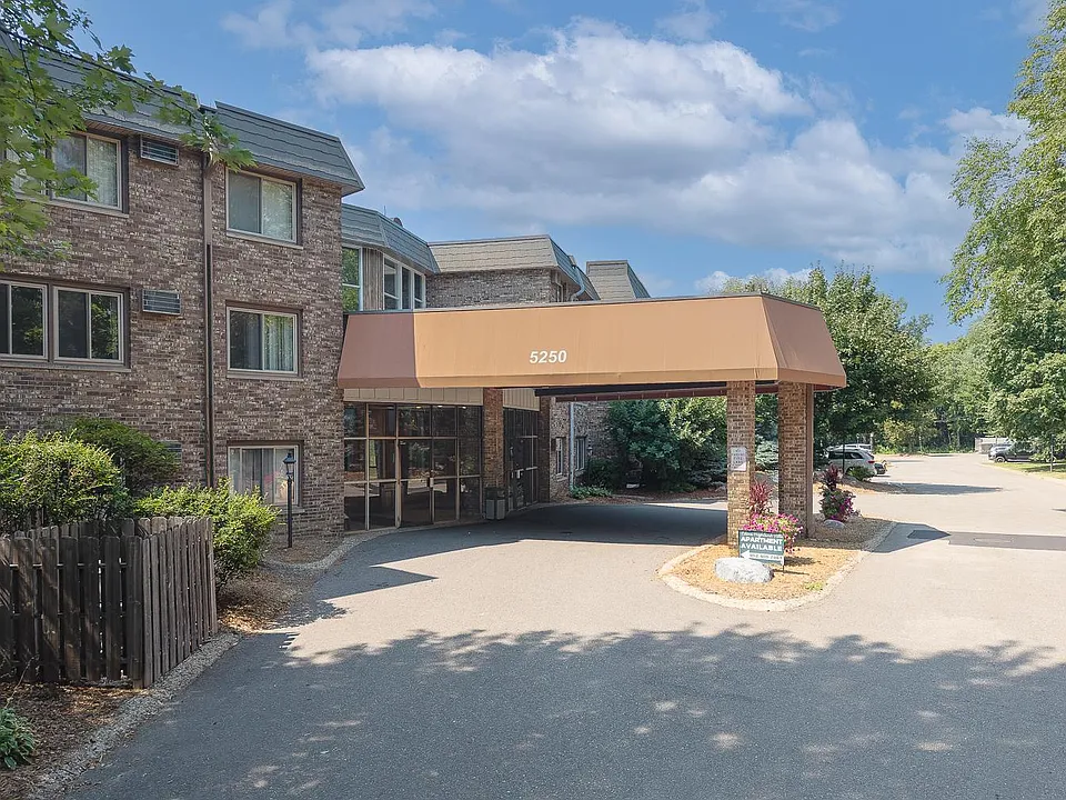 Edina Highland Villa
