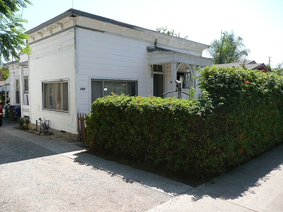 1st image of 726 E Cota St