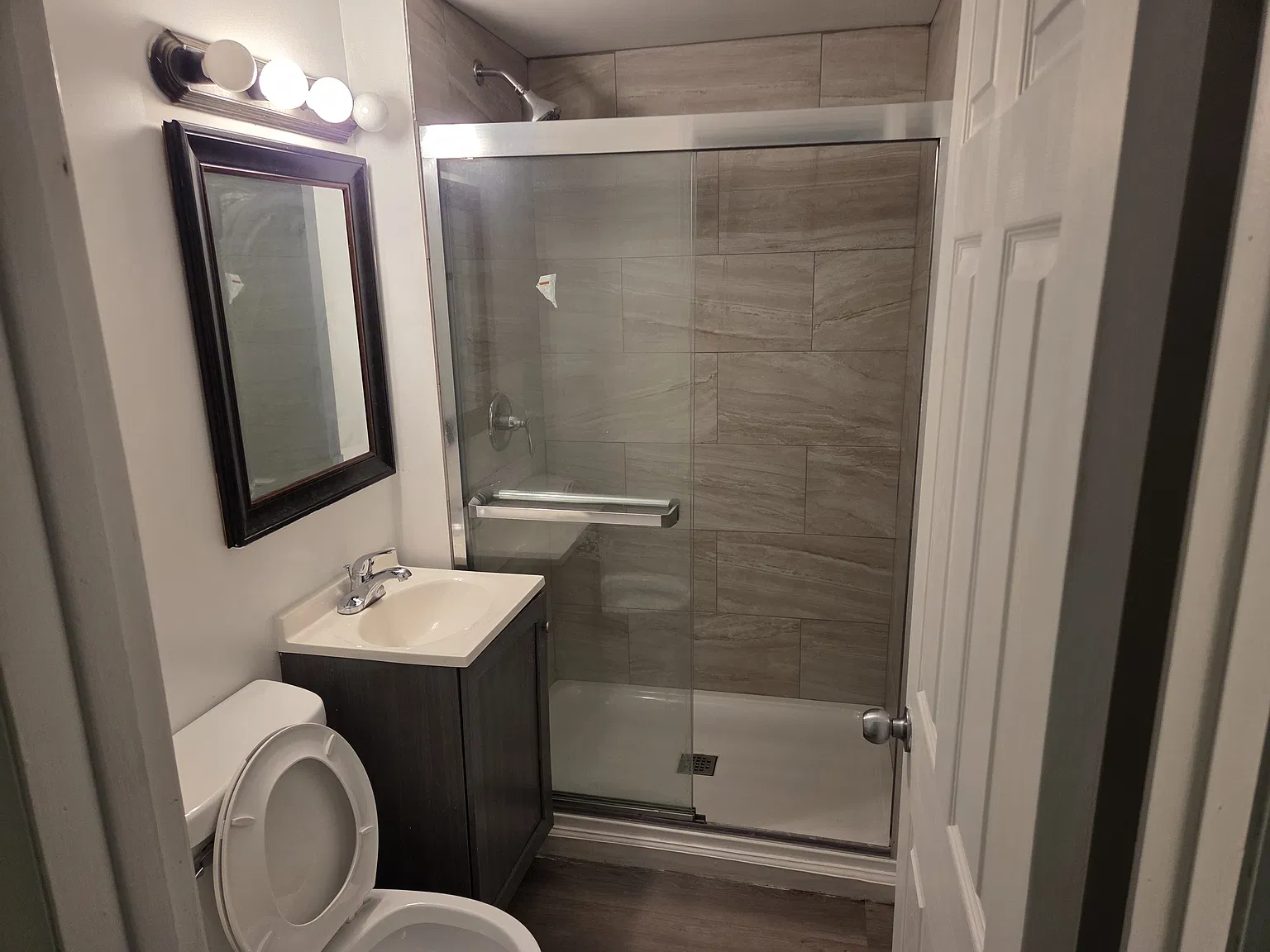 Studio, $875 — Photo 2