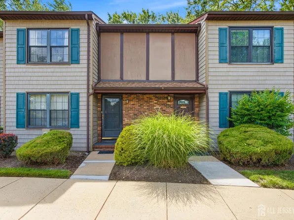 51 Pheasant Run, Edison, NJ 08820