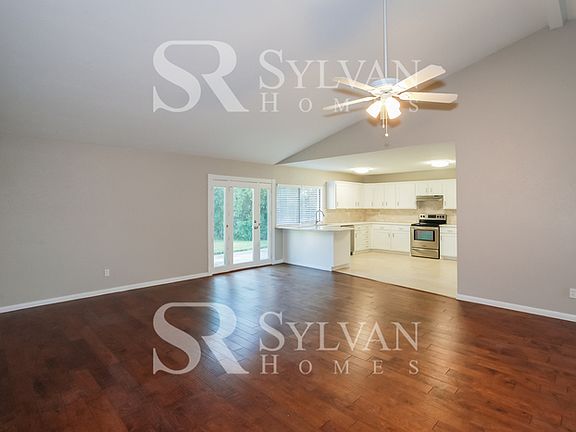 3rd image of 410 E Crossland Blvd
