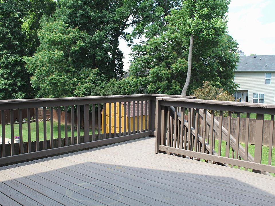 2nd image of 1568 Barrywood Cir W