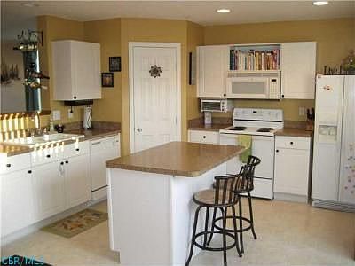 4th image of 317 Douglasfir Dr