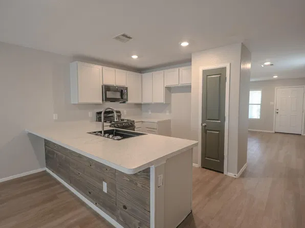104 Austin Rd, Angleton, TX 77515
