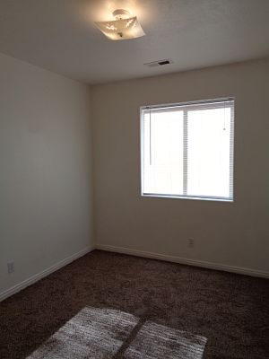 5th image of 759 N 195 W