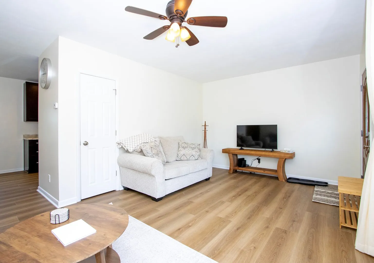 Three bedroom home — Photo 4