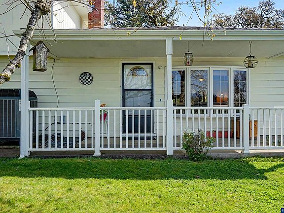 2nd image of 33724 Viewcrest Dr NE