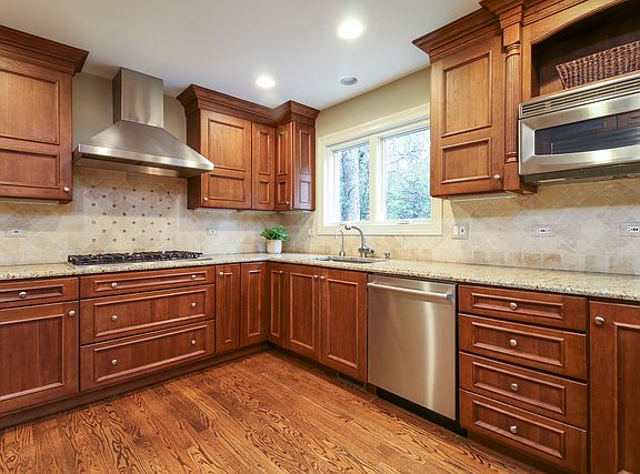 3rd image of 85 Hemlock Ln