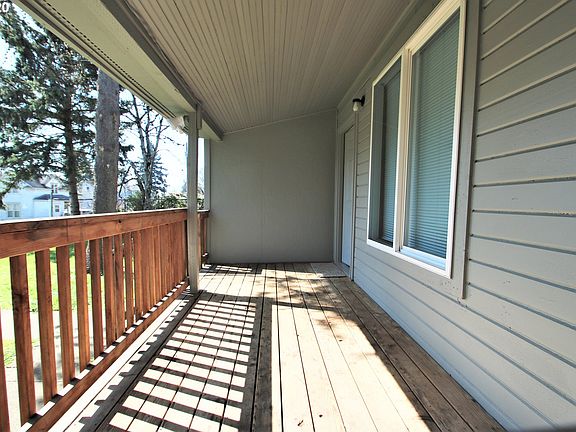 5th image of 985 N 3rd St