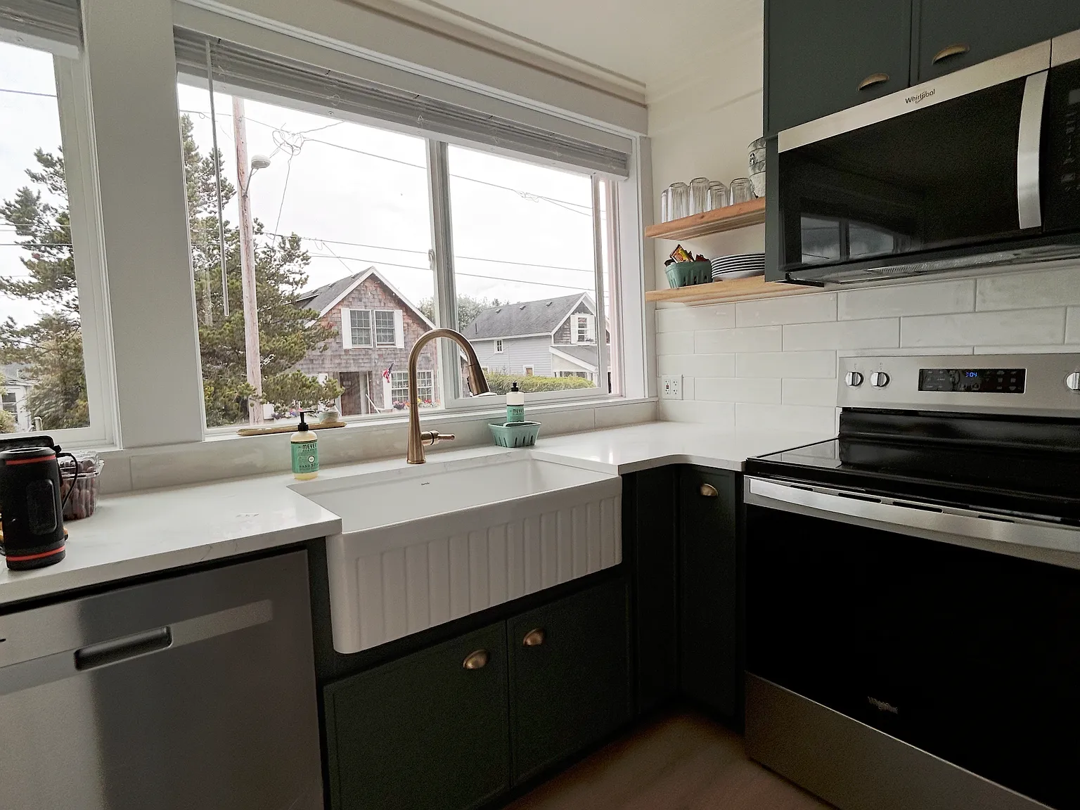 3 bed, 1644 sqft, $2,500 — Photo 2