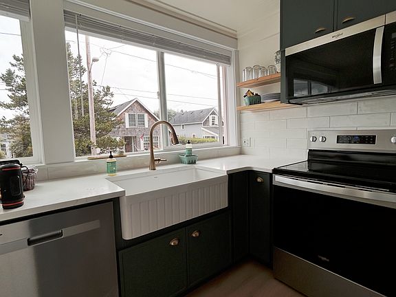 2nd image of 328 6th Ave APT A