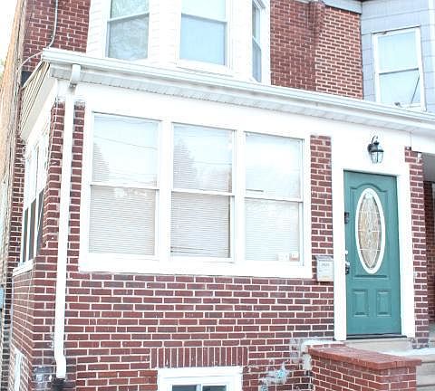 2nd image of 3920 Richmond St