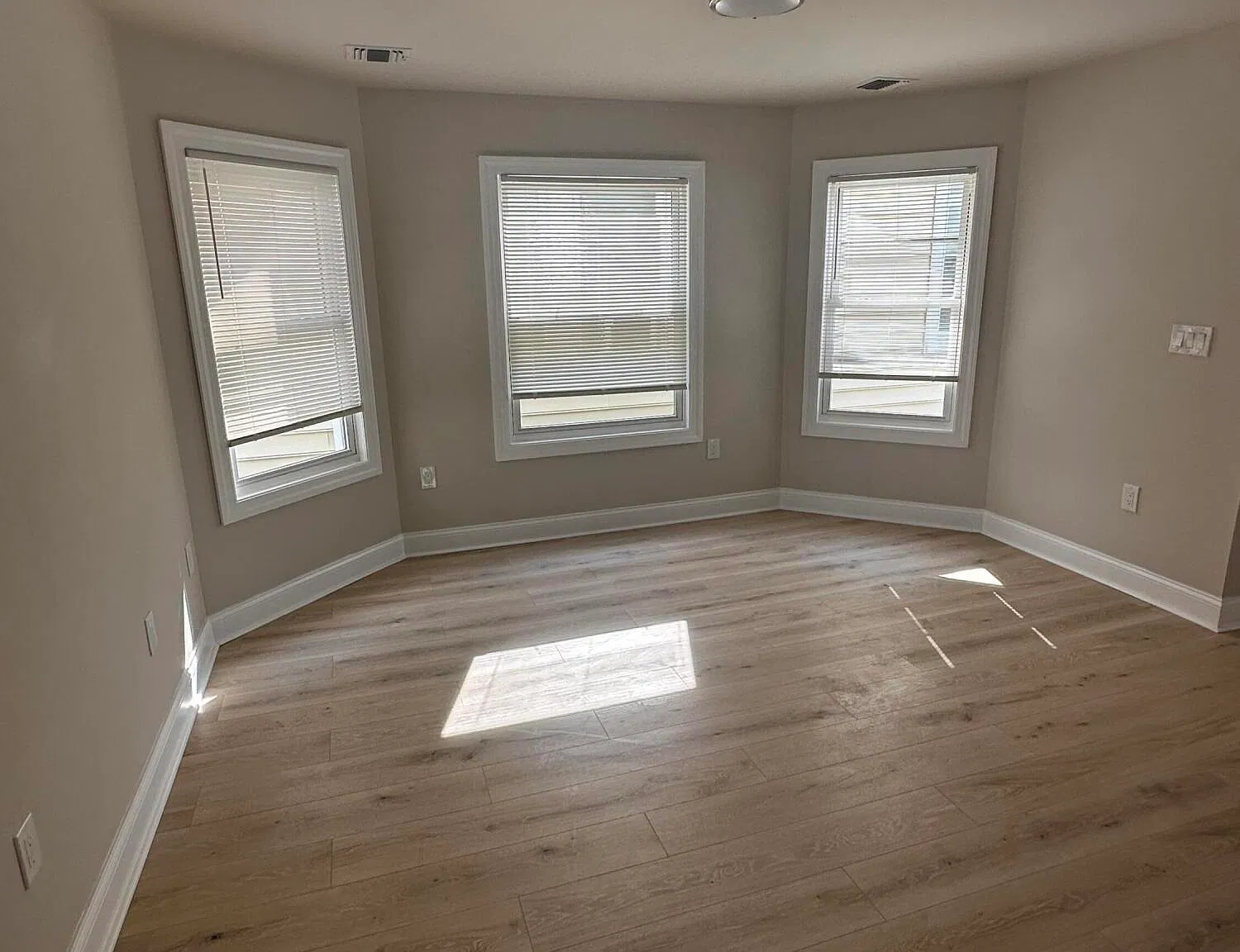 2 bed, 1586 sqft, $2,600 — Photo 4