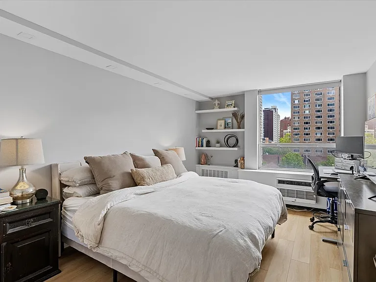 1355 N Sandburg Ter #706D — Photo 15