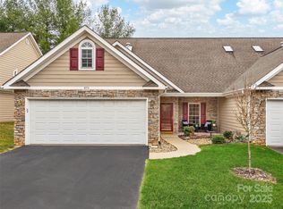 853 W Pointe Dr, Asheville, NC 28806