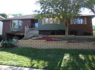 1734 NW 101st St, Clive, IA 50325