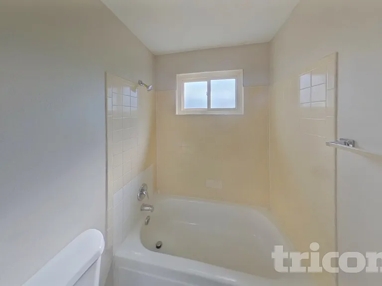 1046 W Nolte Dr — Photo 9