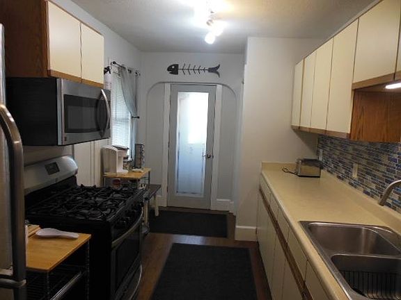 4th image of 1618 Grant Ave