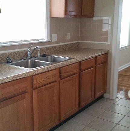 3rd image of 4722 Royal Ave