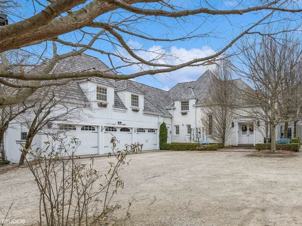 374 N Bateman Cir, Barrington, IL 60010