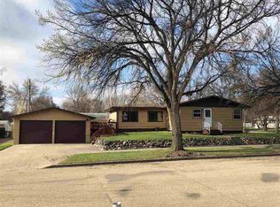 212 23rd St NW, Minot, ND 58703