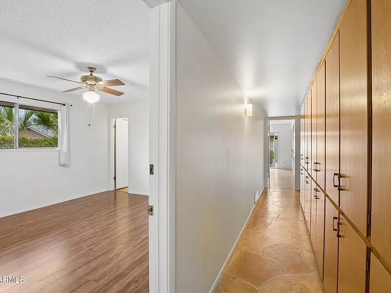1014 E Balboa Cir — Photo 5