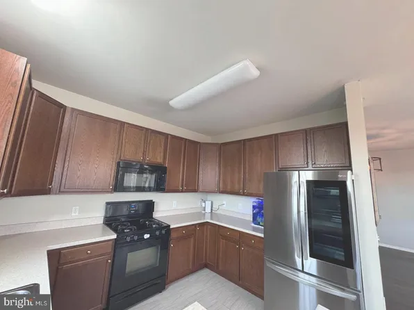638 Timberlake Dr, Trenton, NJ 08618
