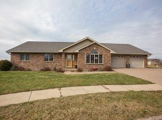 600 Apple St, Dickeyville, WI 53808