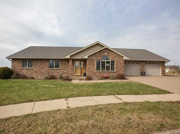 600 Apple St, Dickeyville, WI 53808