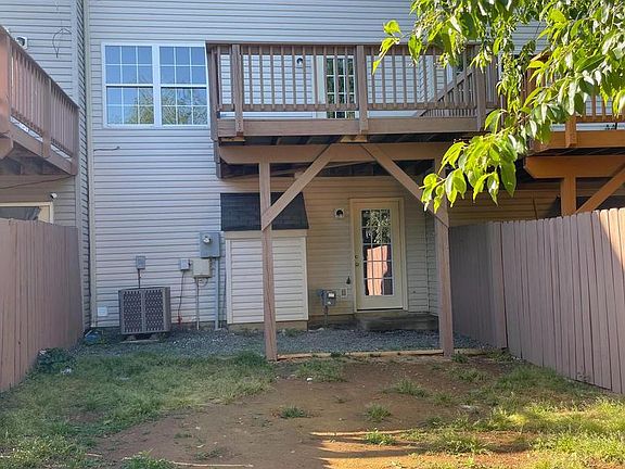 3rd image of 519 Clint Ln