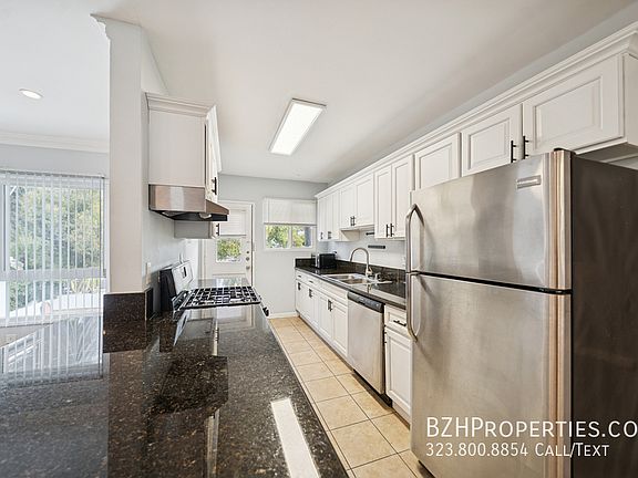 3rd image of 1270 Havenhurst Dr APT 12