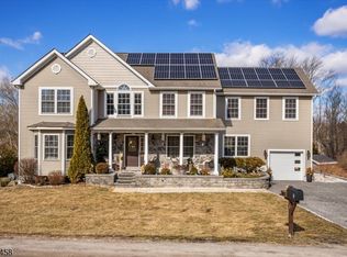 2 Davis Ter, Newton, NJ 07860