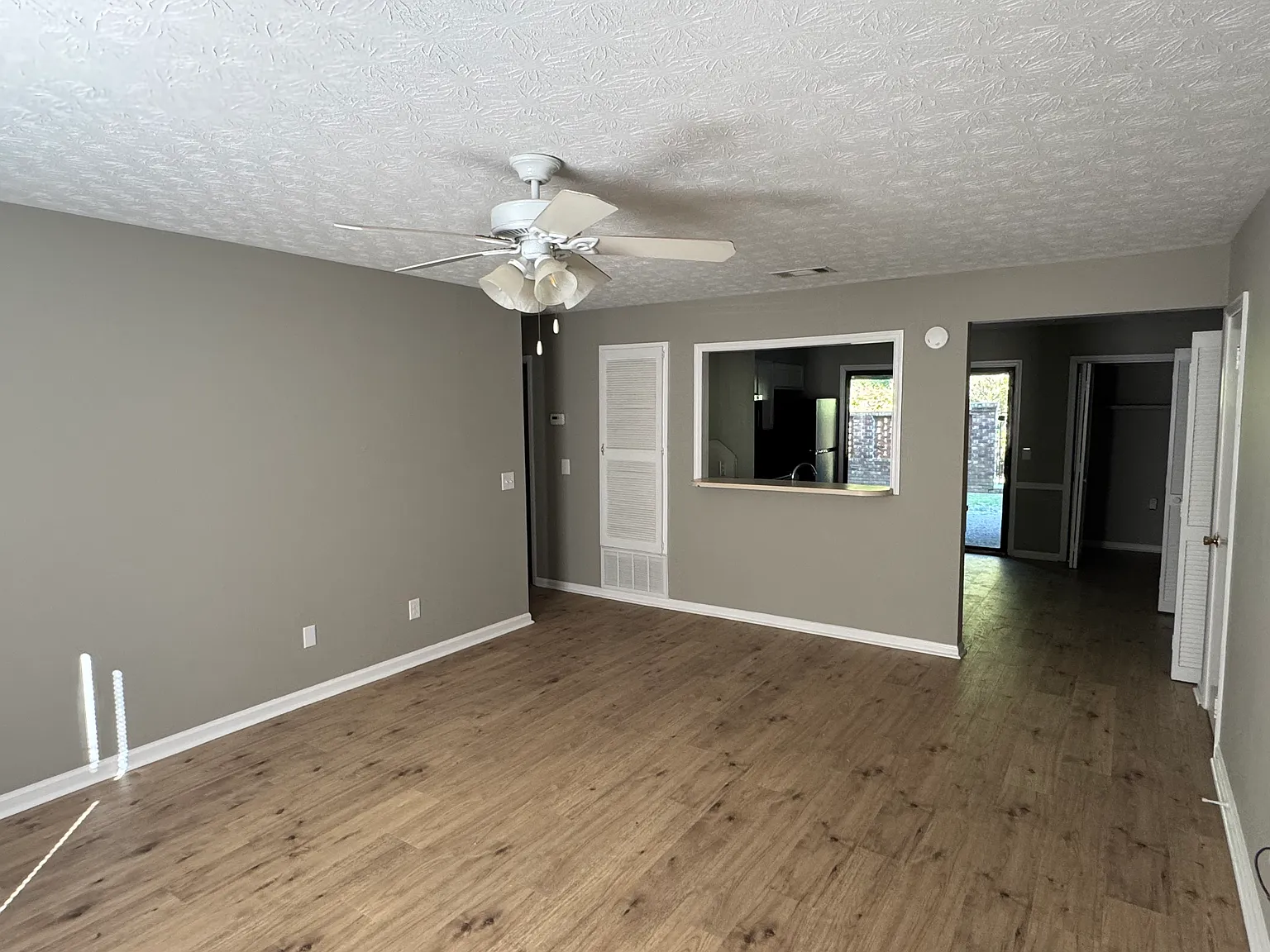 2 bed, 2.0 bath, 1200 sqft, $995 — Photo 2