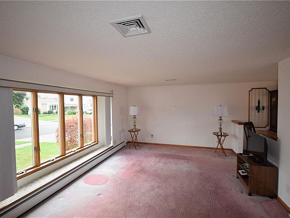 5th image of 51 Janine Ct