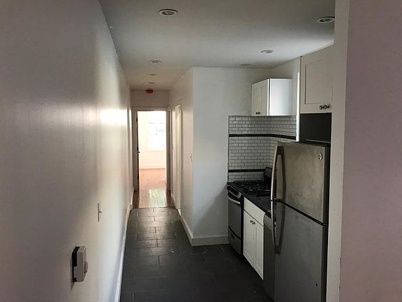 3rd image of 2242 41st St APT 2L