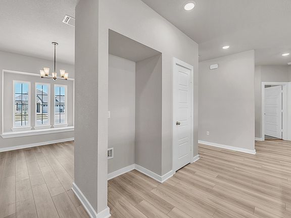 5th image of 5510 Aurelia Dr