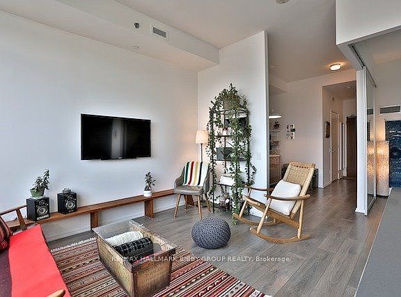 3rd image of 783 Bathurst St #604