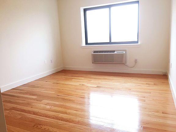 2nd image of 3135 31st St Unit 706